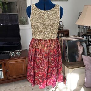 5/$20 Wren size M cocktail dress, gold sequin bodice and floral brocade. EUC.